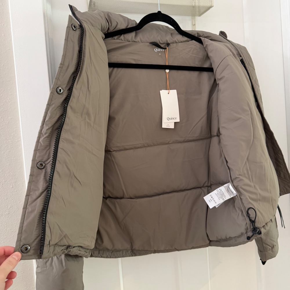 Quince Responsible Down Cropped Puffer Jacket Stone Taupe S Quiet Lux Gorpcore - Picture 2 of 7